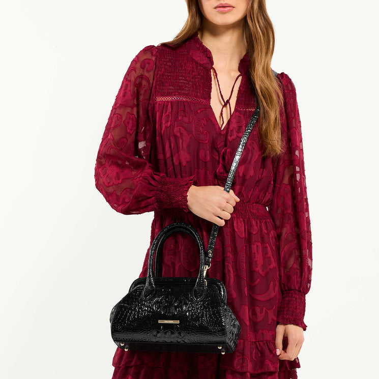 Model Weatring Mika Black Melbourne As A Crossbody