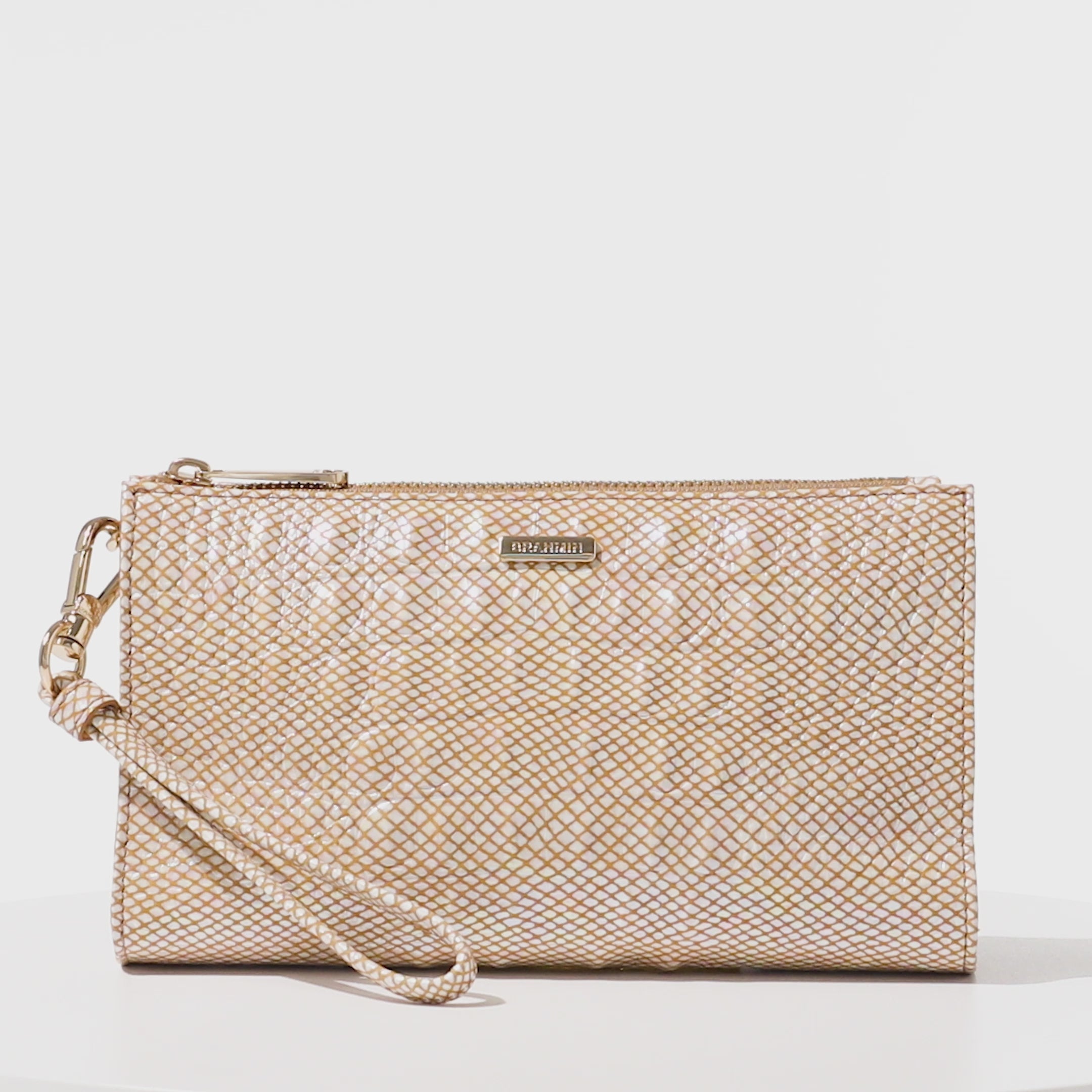 しまりすさま　ノベルティpromised bag Daisy Leather Wristlet | Tiramisu Melbourne FL | BRAHMIN